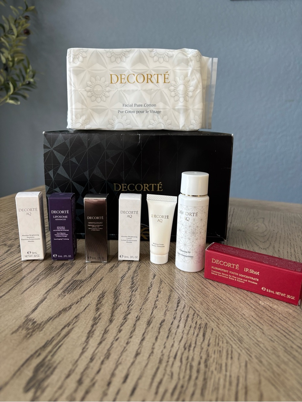 DECORTÉ Luxury Skincare Sample Set